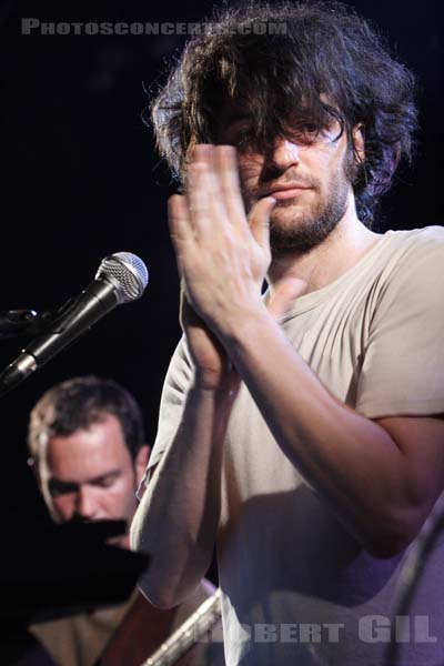 STEEPLE REMOVE - 2006-07-21 - PARIS - La Maroquinerie - 